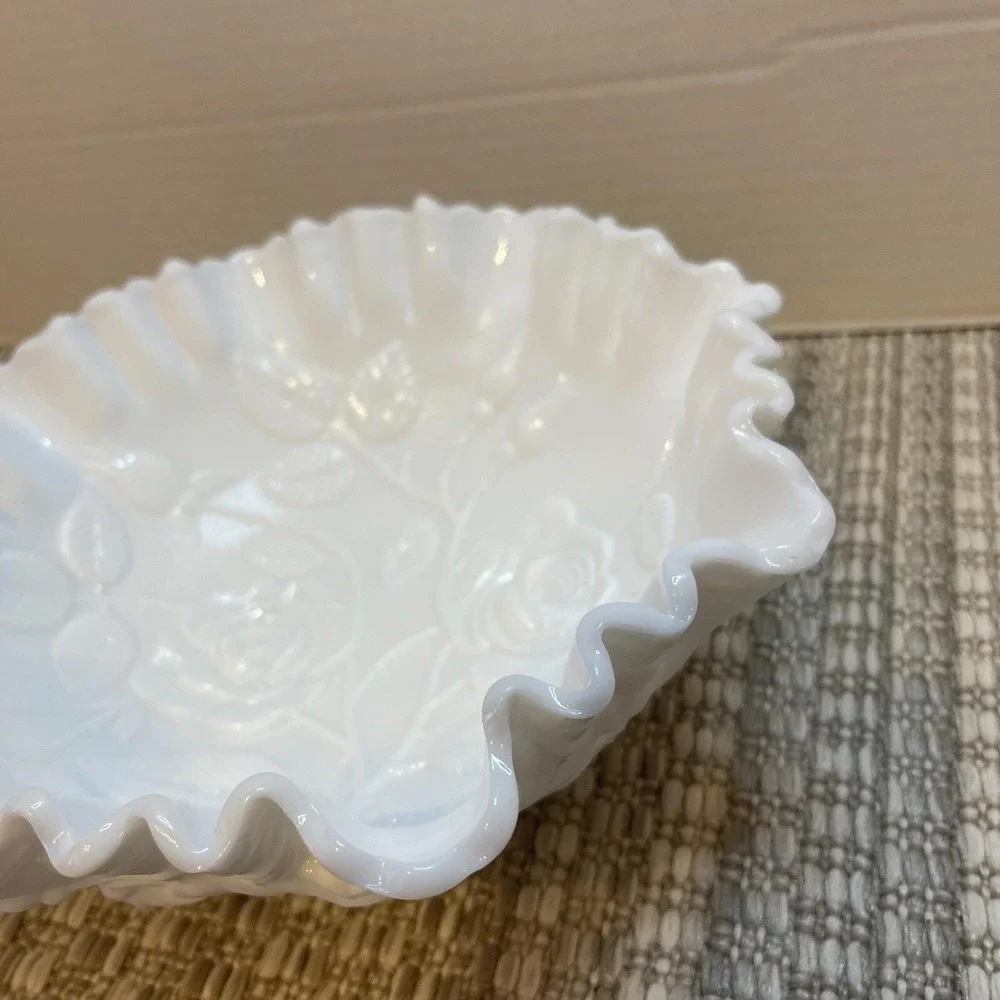 Vintage Milk glass‎ ruffled edge rose pattern bowl